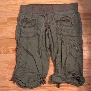 Olive green rolled up capris